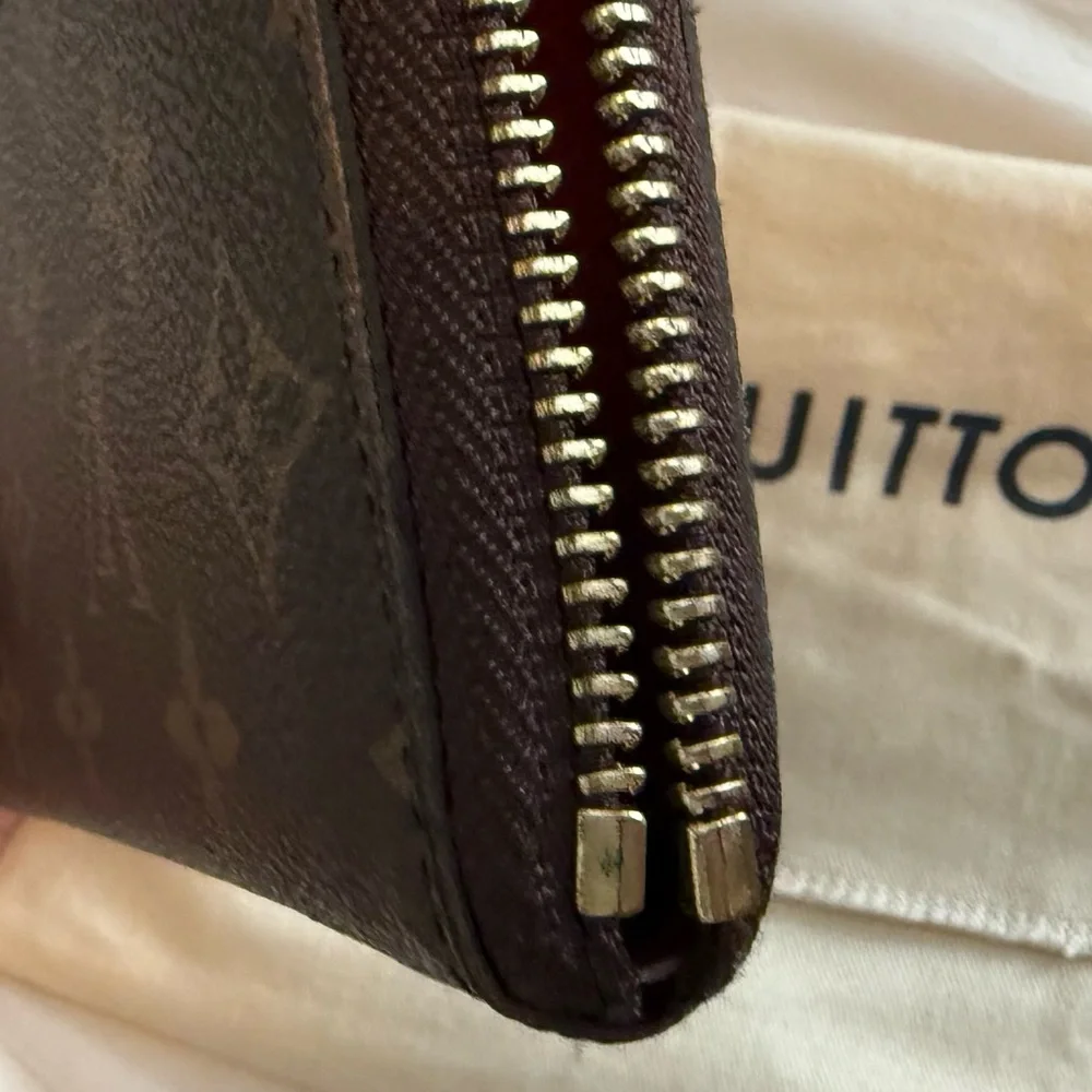 Louis Vuitton Monogram Canvas Zippy Wallet - Picture 8 of 11